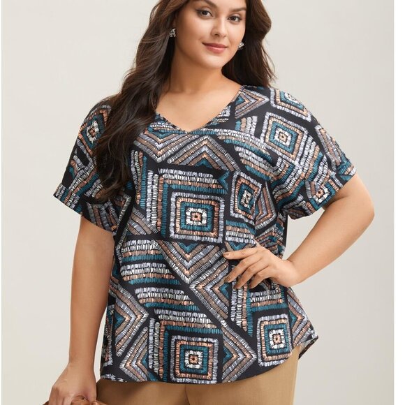 BloomChic Tops - Bloomchic Geometric Print V-Neck Blouse - NWT - Size 14/16 1X